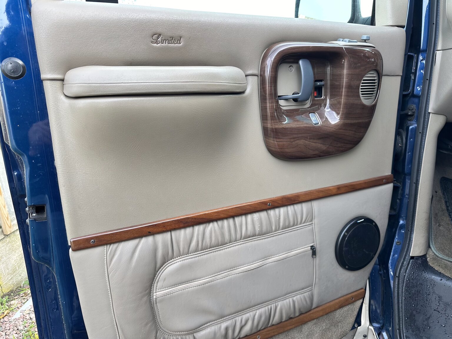 Interiörbild 2000 GMC Savana G1500 Conversion Van