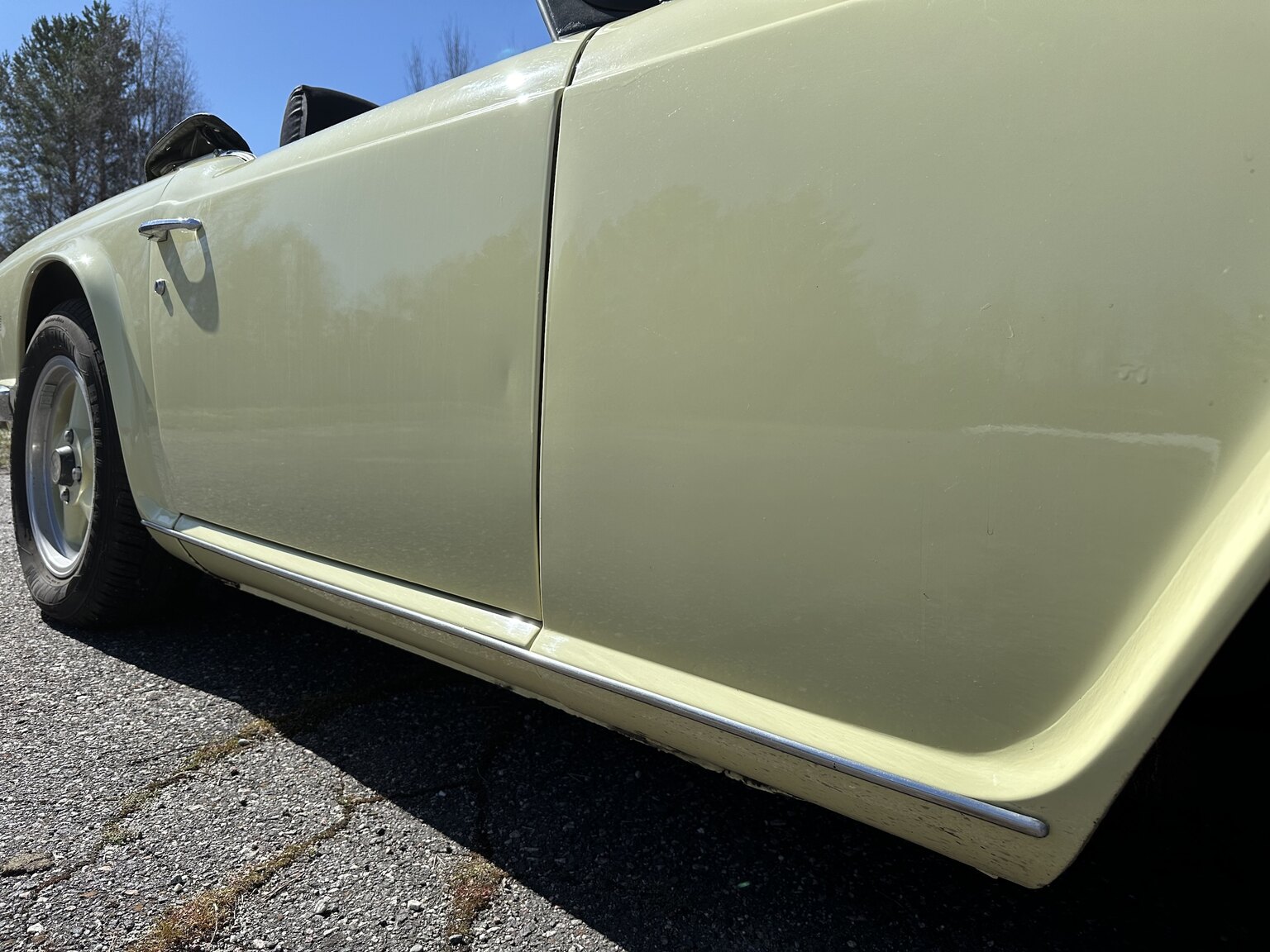 Exterior image of 1971 Triumph TR6