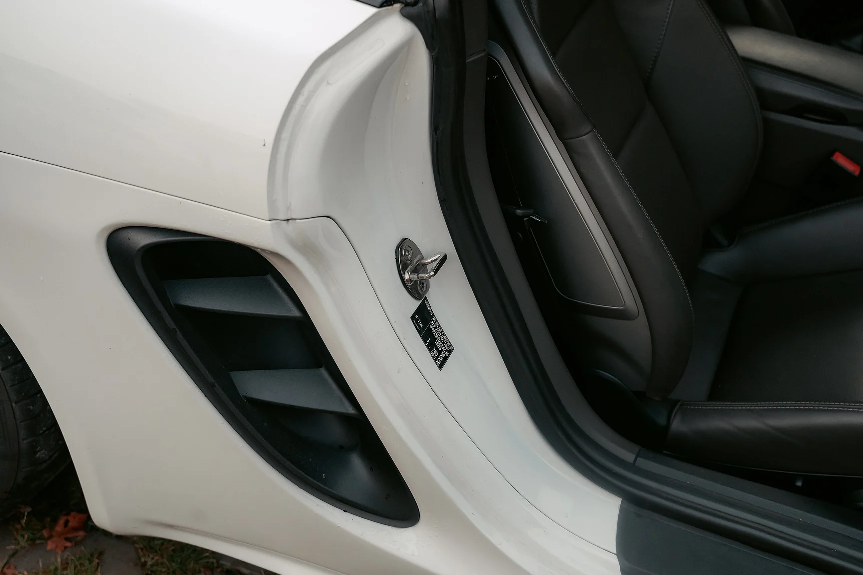 Interior image of 2017 Porsche 718 Cayman S (39)