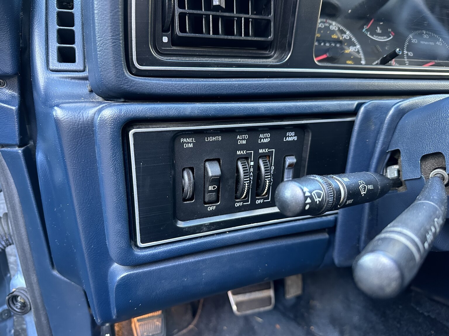 Innenraumfoto von 1987 Lincoln Mark VII LSC
