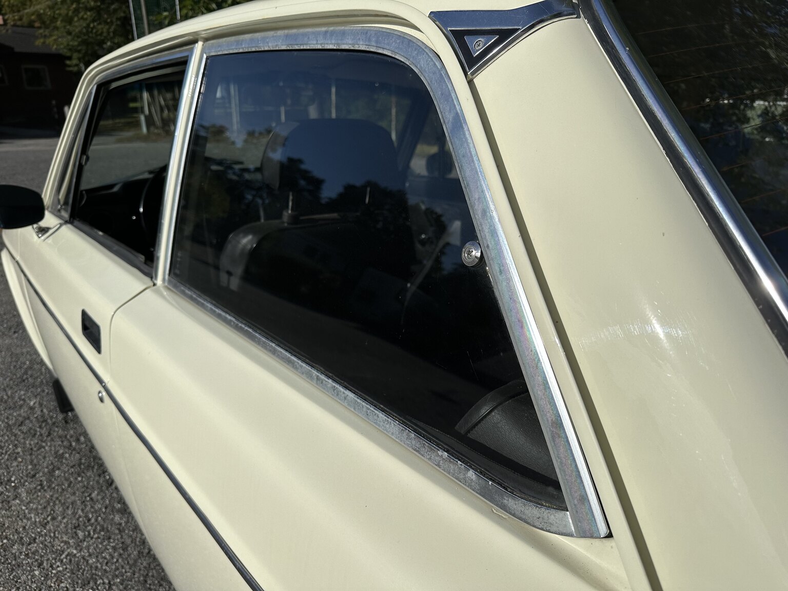 Exterior image of 1973 Volvo 142