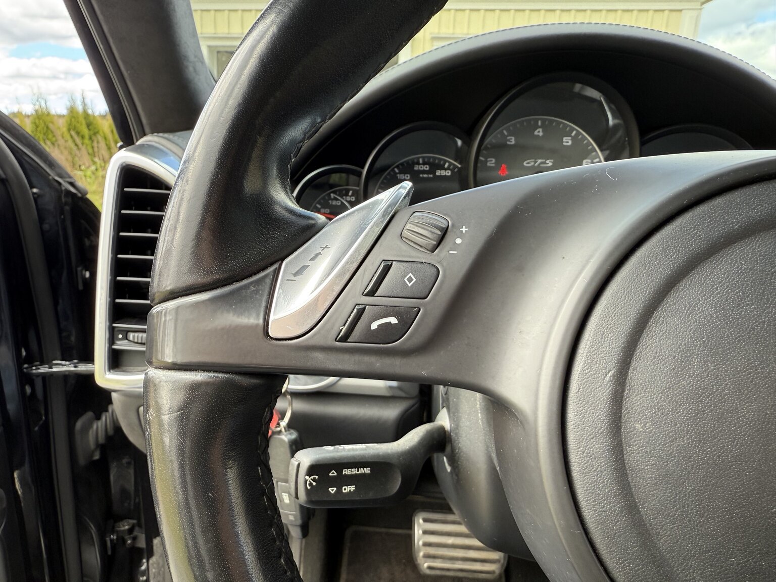 Interior image of 2013 Porsche Cayenne GTS