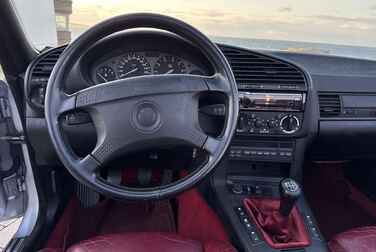 Interior image of 1993 BMW 325 I CABRIO 