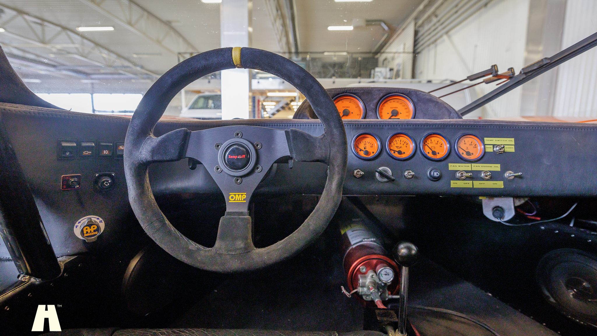 Interior image of 2006 Ultima GTR (9)