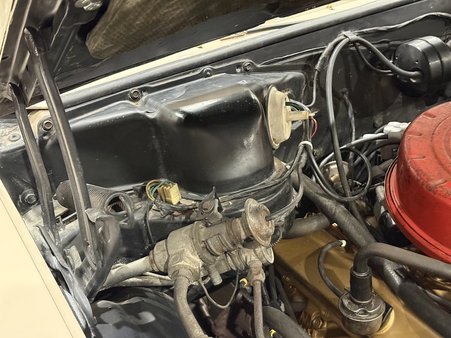 Image of 1964 Oldsmobile Cutlass Convertible mechanics (19)