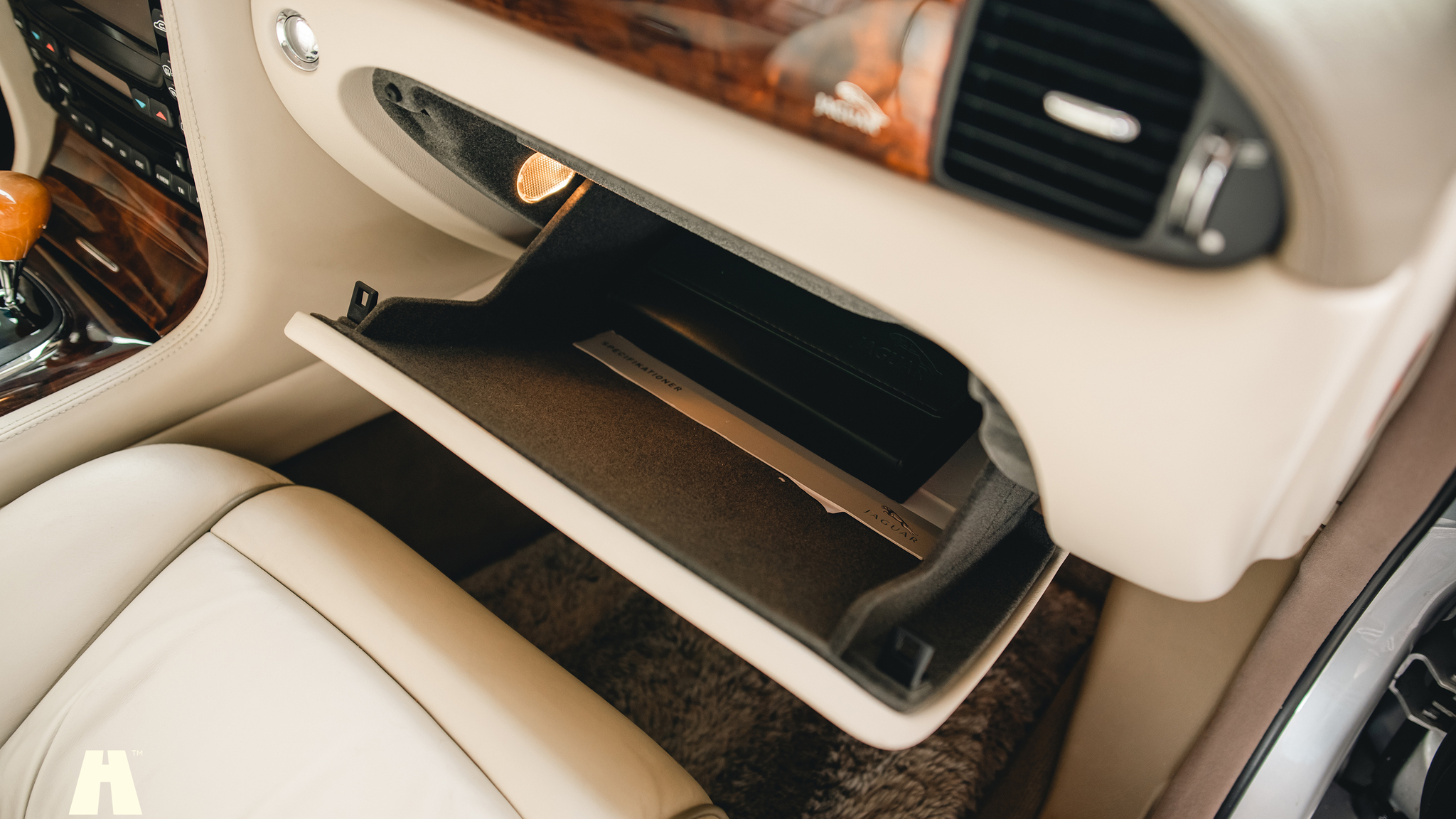 Interior image of 2003 Jaguar XJ Super V8