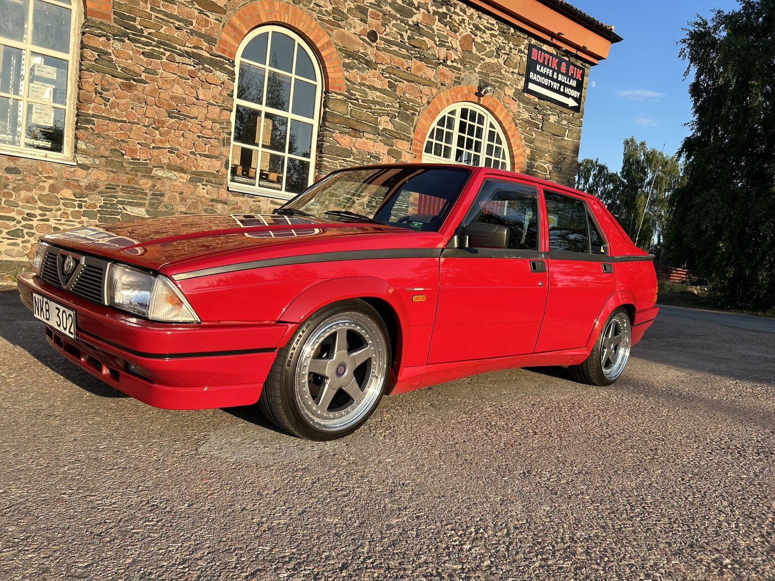 Aussenfoto 1988 Alfa Romeo 75 (42)