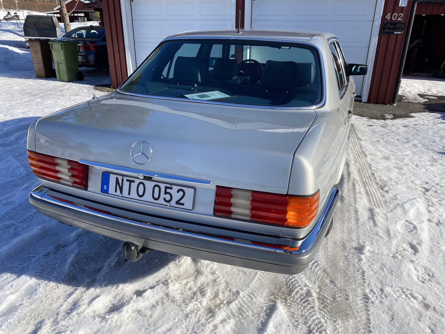 Exterior image of 1988 Mercedes-Benz 300 SE