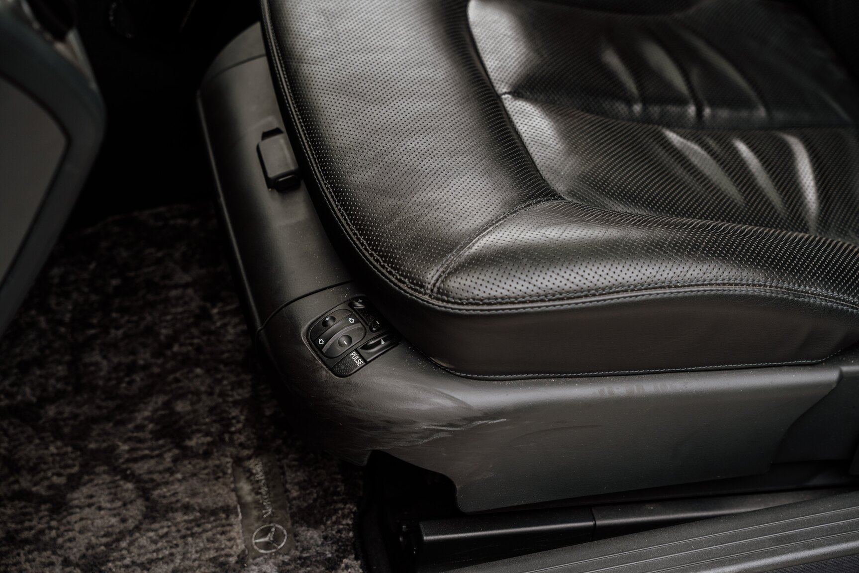 Innenraumfoto von 2002 Mercedes-Benz CL 600