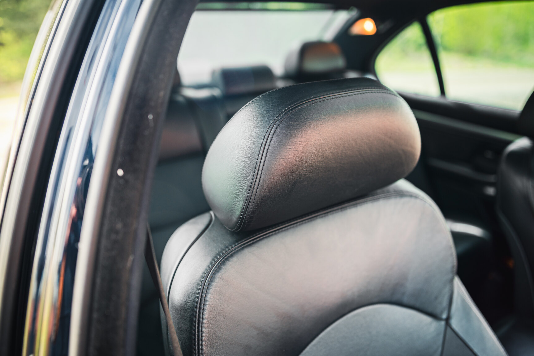 Interior image of 2000 BMW M5 E39