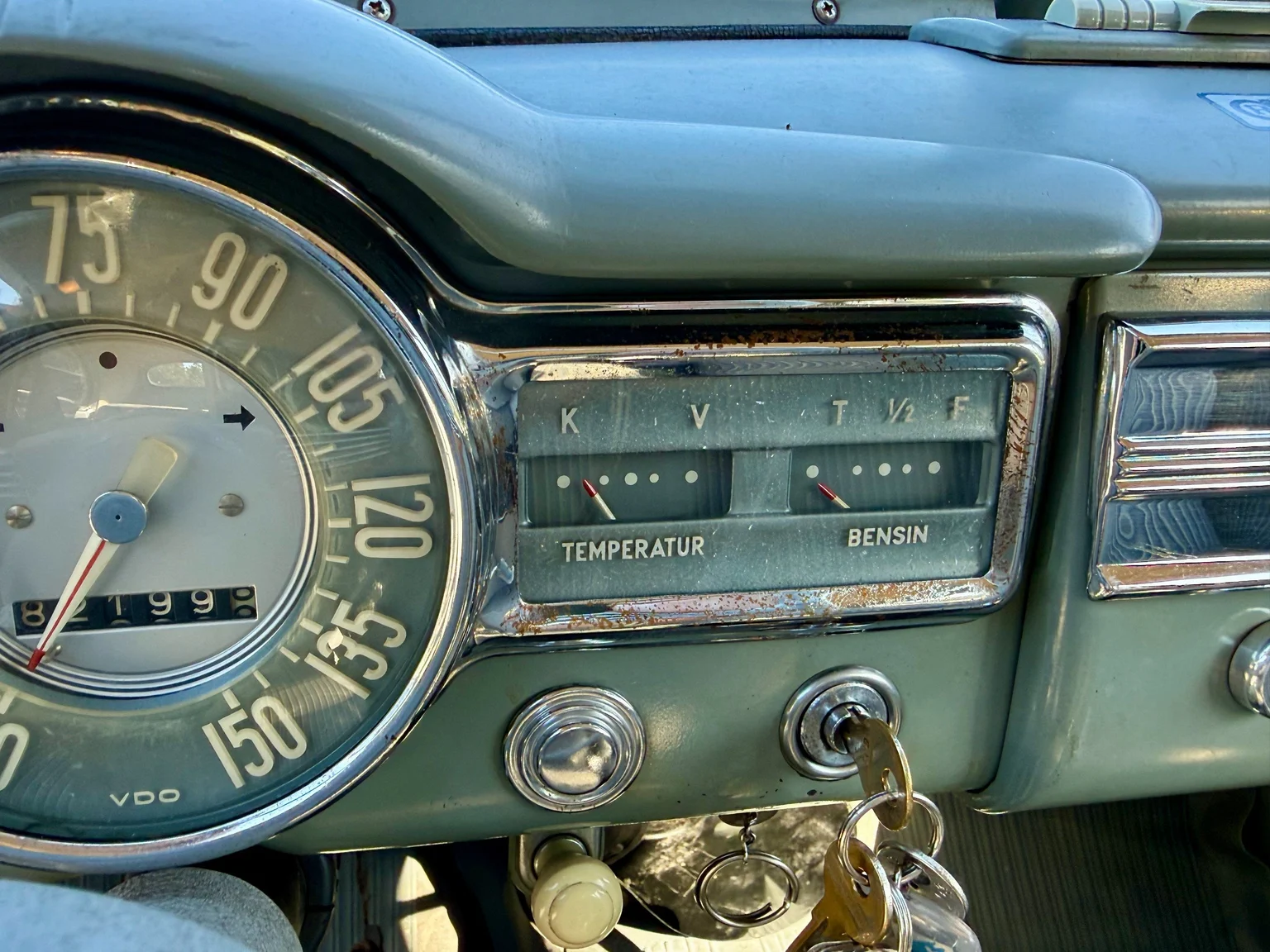 Innenraumfoto von 1953 Volvo PV444E (22)
