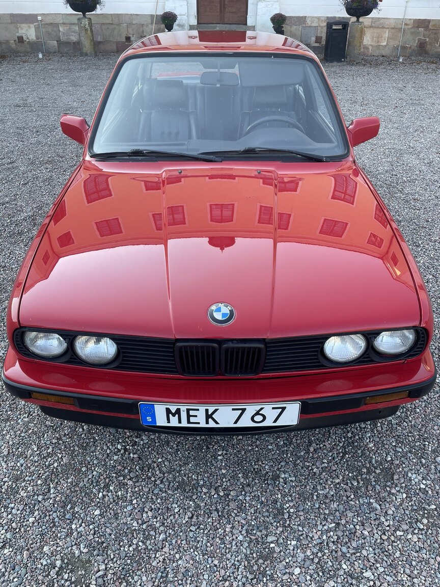 Exteriörbild på 1987 BMW 320i