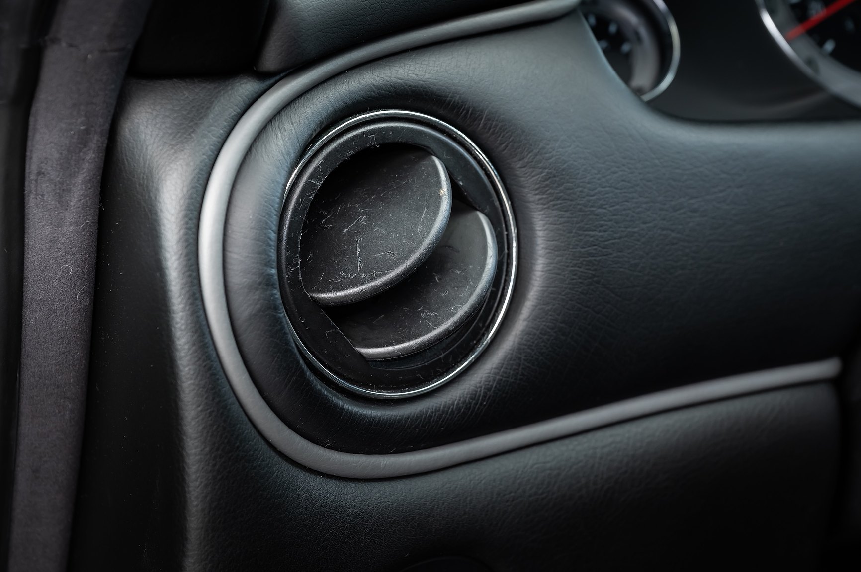 Interior image of 2004 Maserati Coupé 4.2 V8 Cambiocorsa