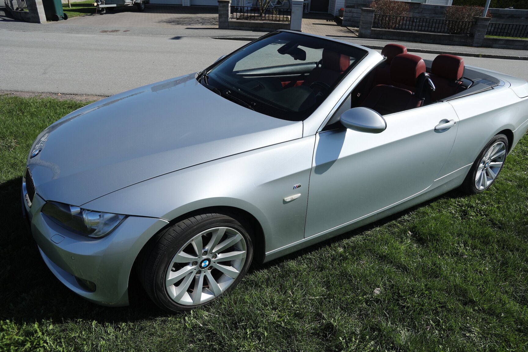 Exterior image of 2008 BMW 325D Cabriolet