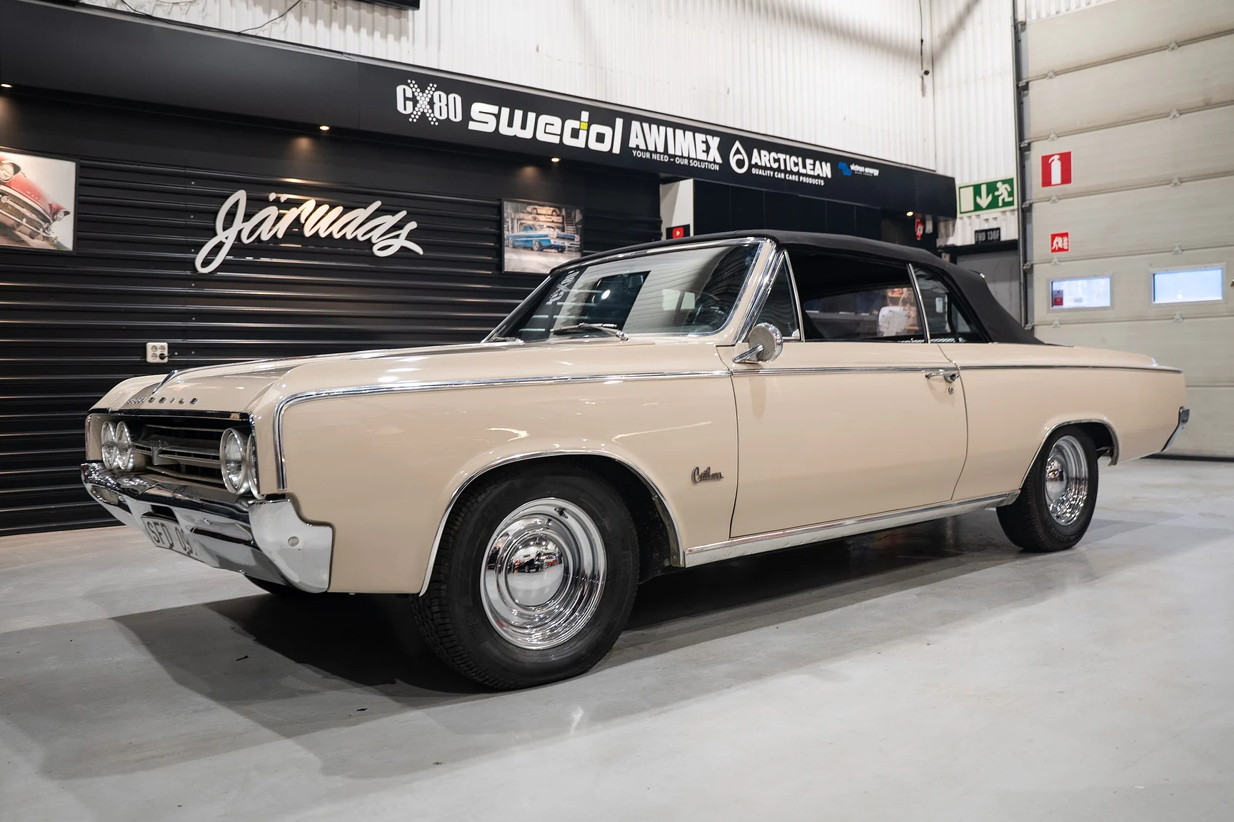 Aussenfoto 1964 Oldsmobile Cutlass Convertible (3)