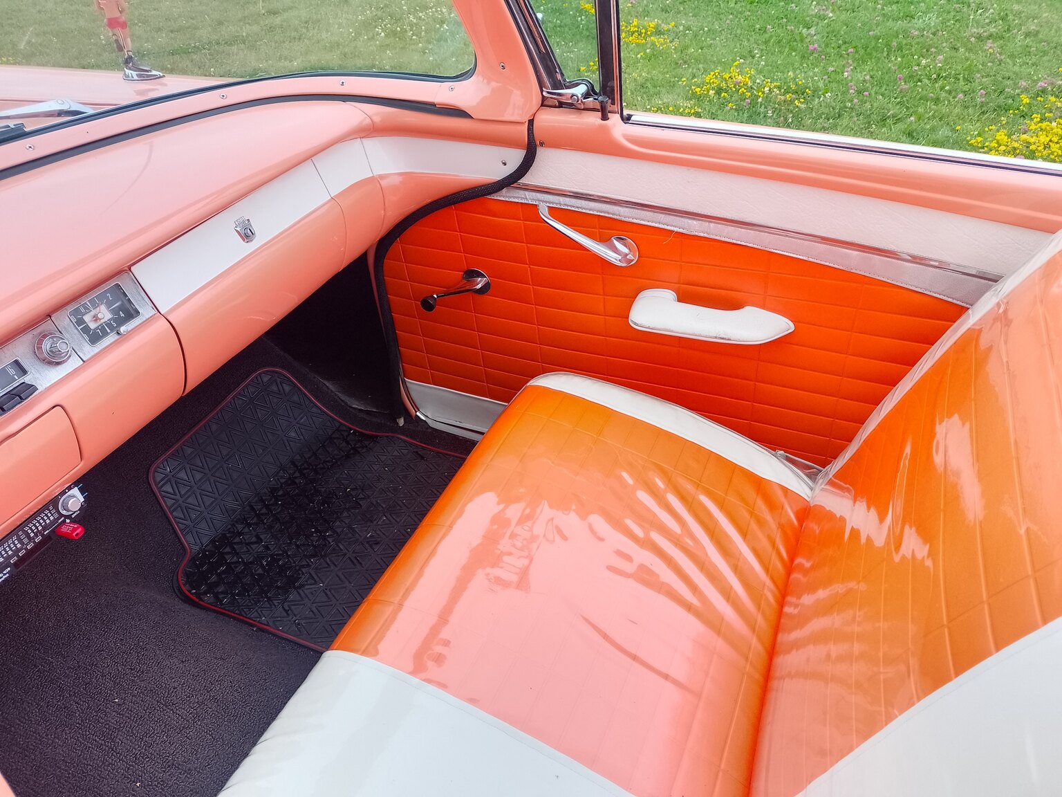 Interior image of 1957 Ford Fairlane 500 Skyliner Retract