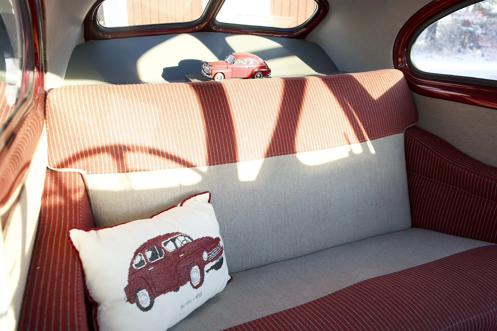 Interior image of 1953 Volvo PV444 DS (21)