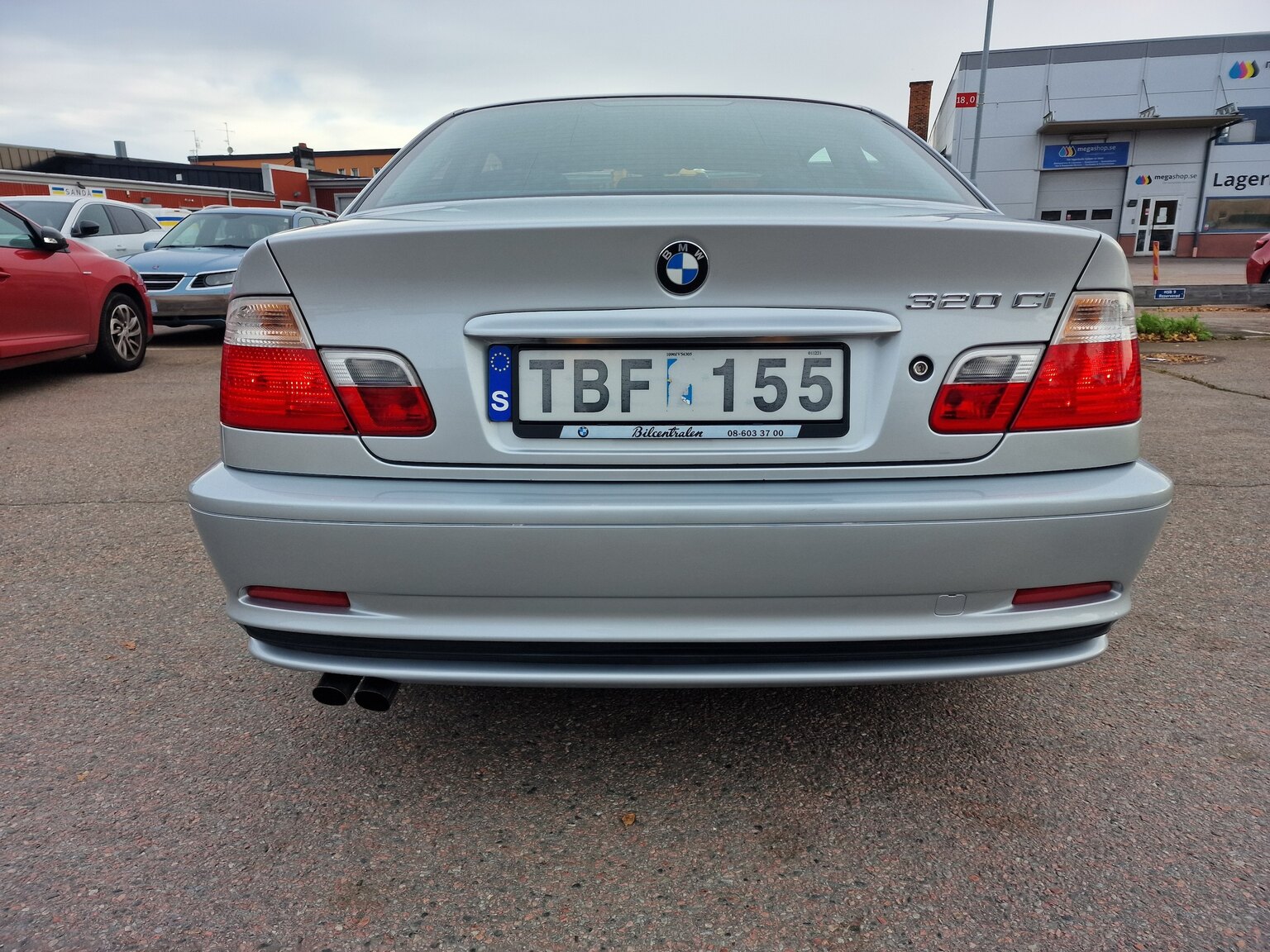 Exteriörbild på 2002 BMW 320Ci
