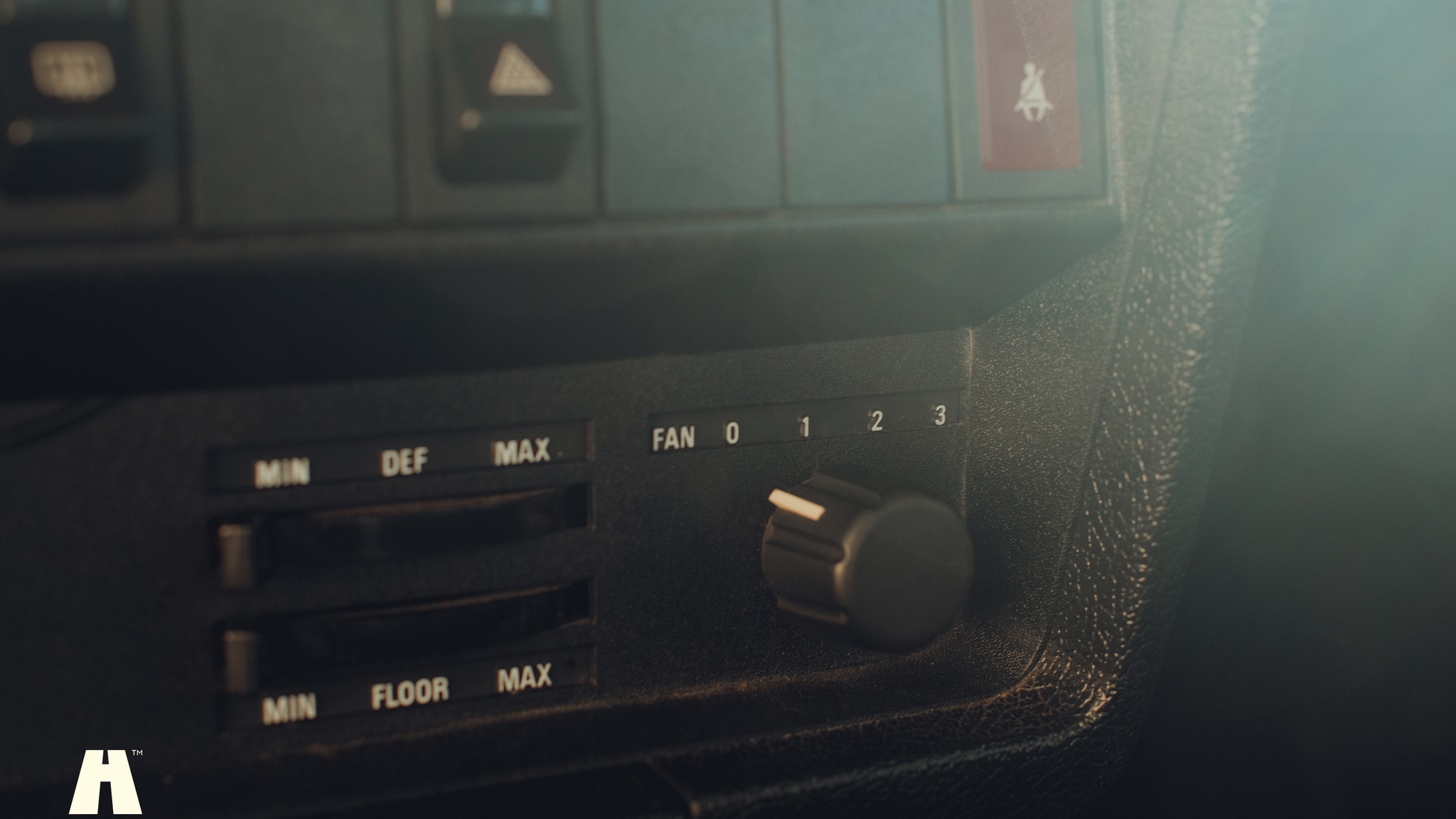 Interior image of 1988 Volvo 240 GL (26)