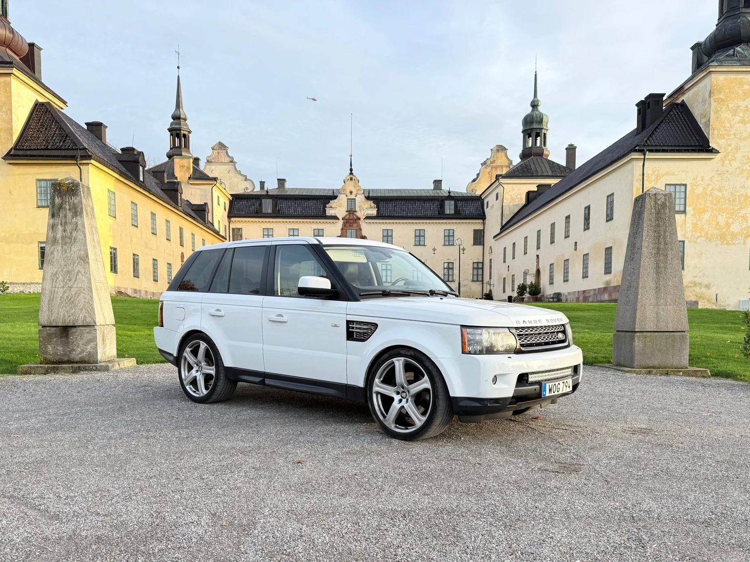 Exteriörbild på 2013 Land Rover Range Rover Sport (1)