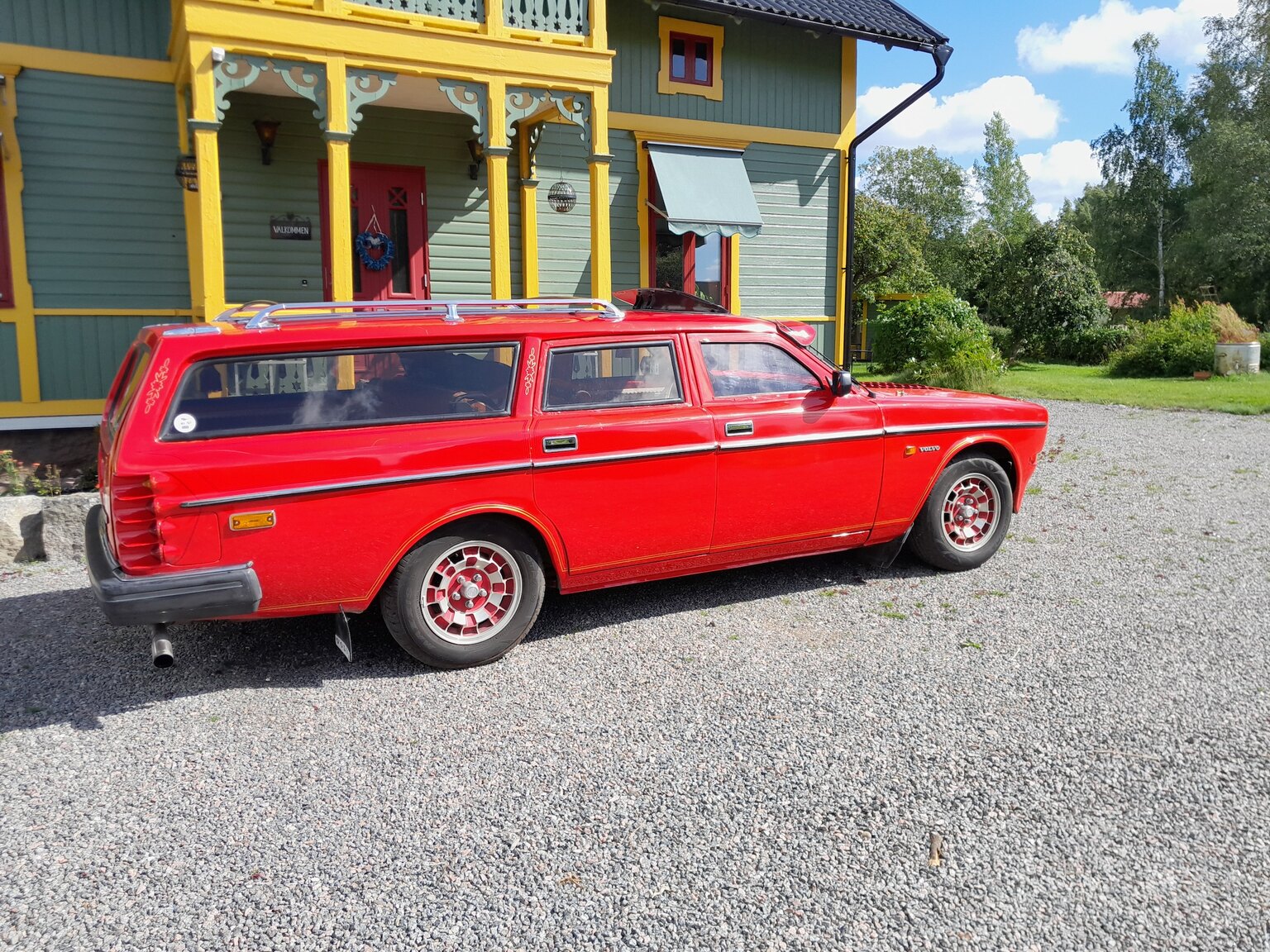 Exterior image of 1968 Volvo 145 Custom