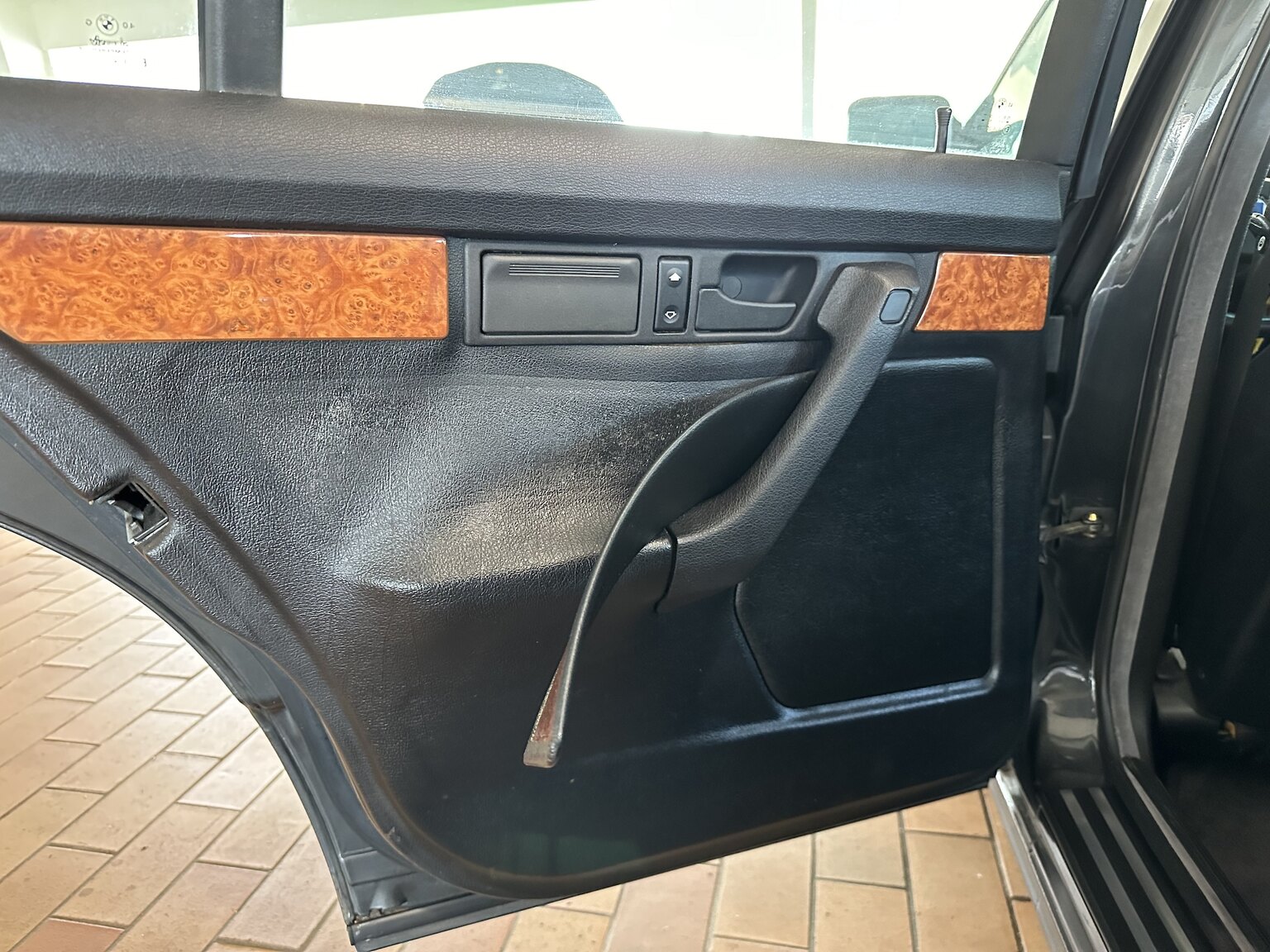 Interior image of 1991 ALPINA BMW ALPINA B10 BI-TURBO