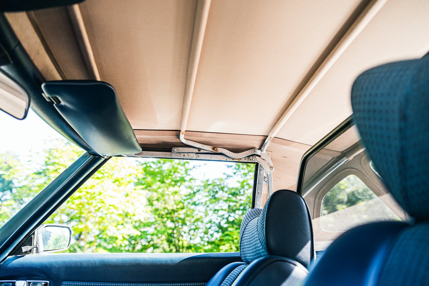 Interior image of 1972 Mercedes-Benz 350 SL