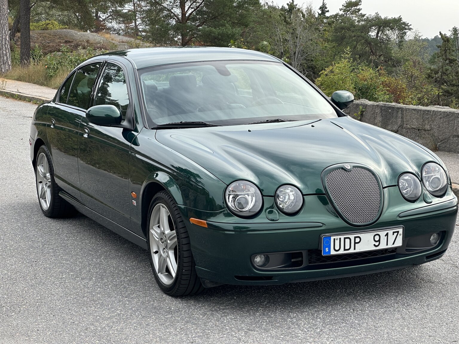 Exterior image of 2003 Jaguar S-Type R