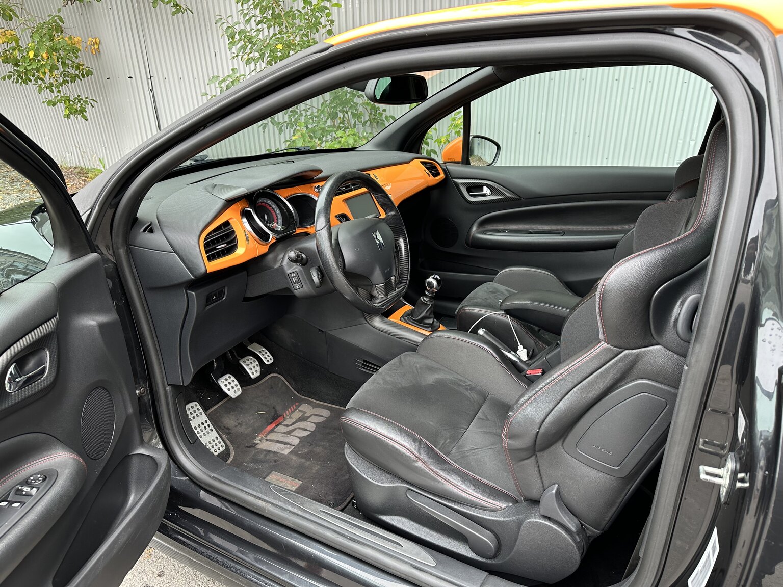 Interior image of 2012 Citroen DS3 Racing  (1)