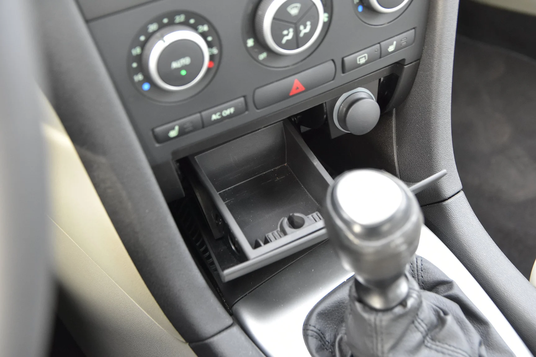 Interior image of 2014 Saab 9-3 Aero Hirsch Edition (18)