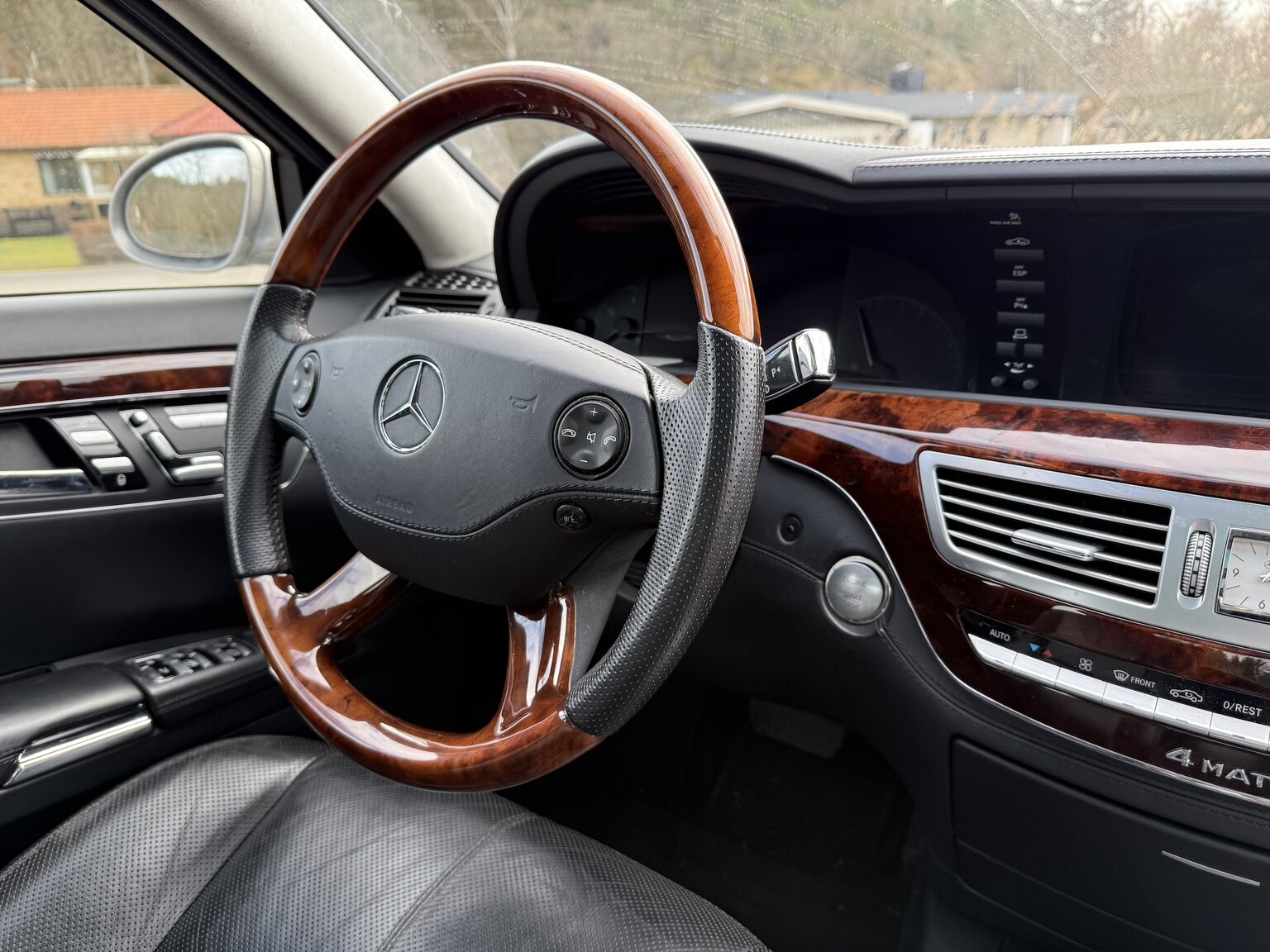 Interior image of 2007 Mercedes-Benz S 500 L 4Matic 7G-Tronic