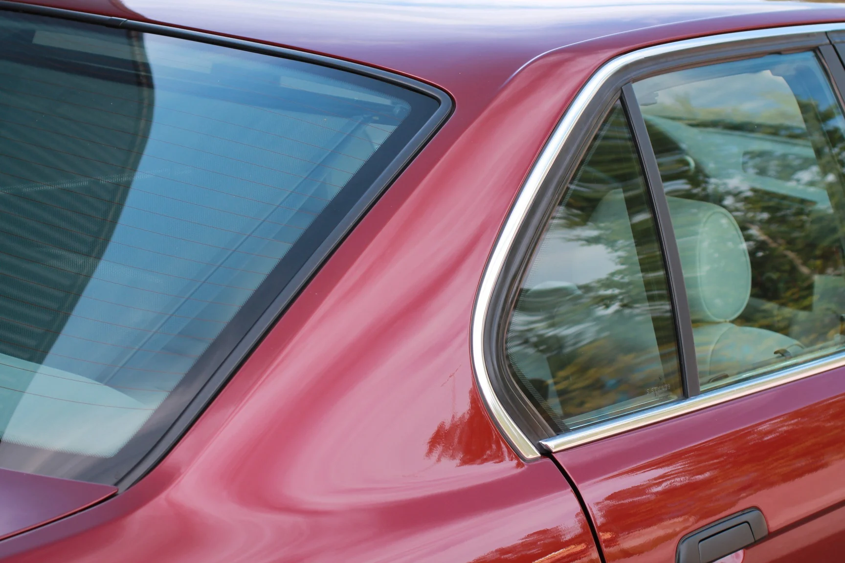 Exterior image of 1993 BMW 540i Sedan (62)
