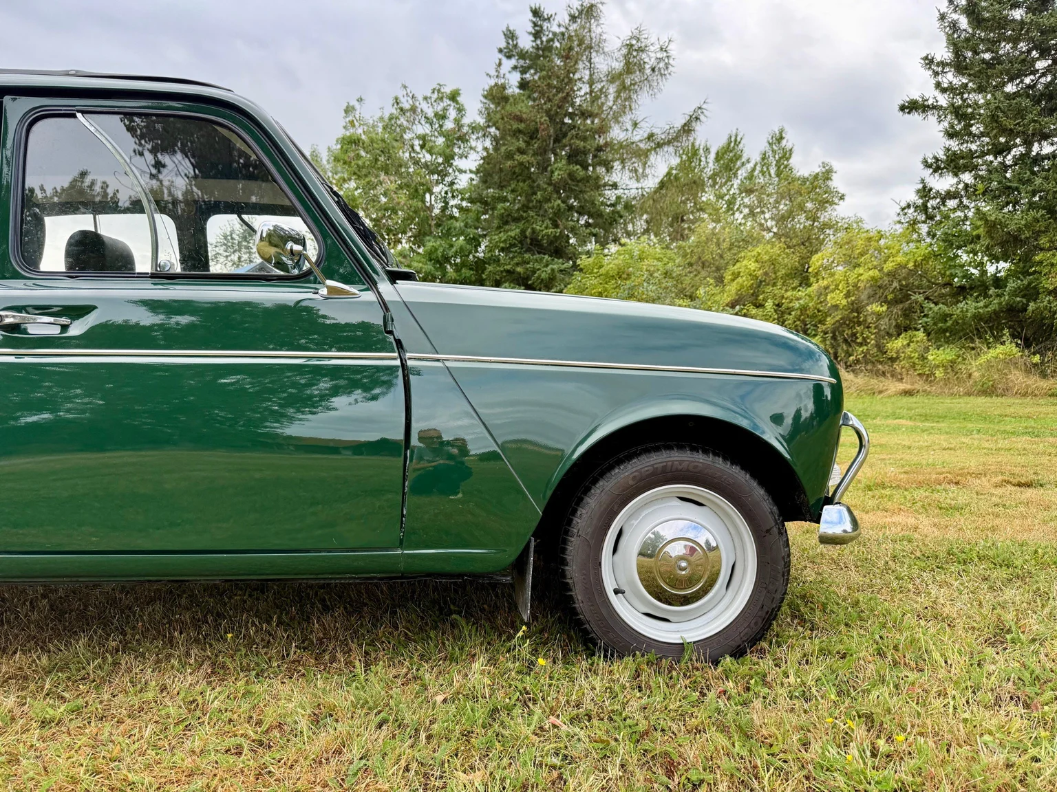 Exterior image of 1970 Renault 4 (35)