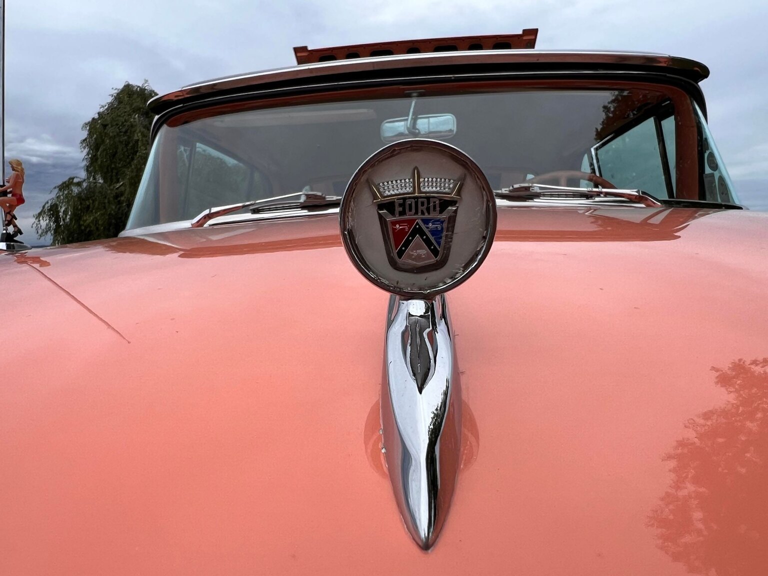 Exterior image of 1957 Ford Fairlane 500 Skyliner Retract