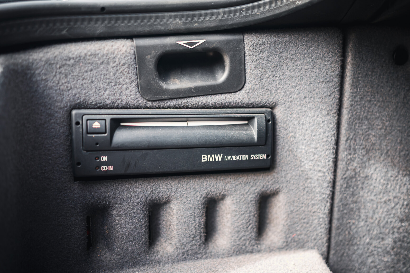 Interior image of 2000 BMW M5 E39