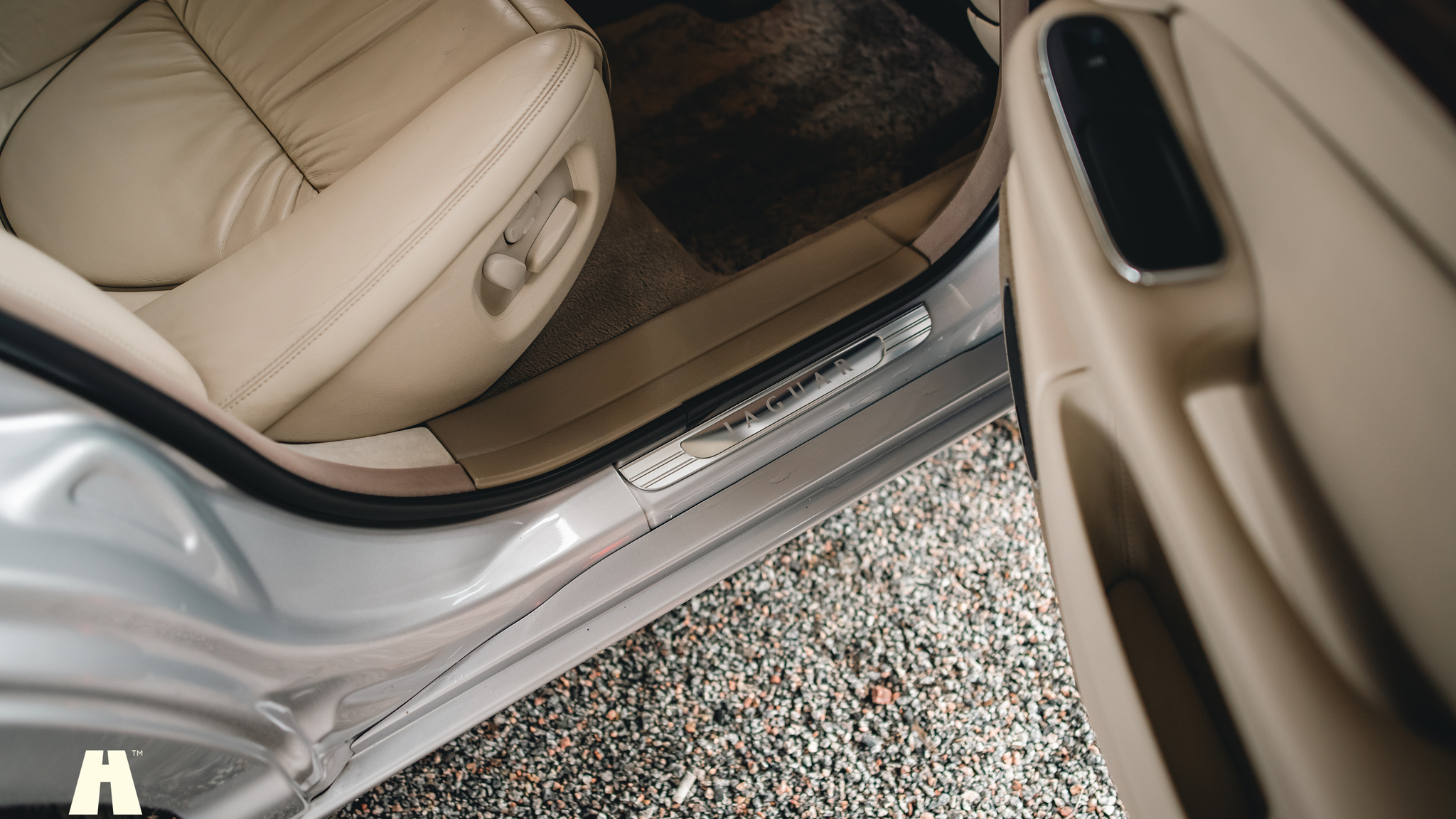 Interior image of 2003 Jaguar XJ Super V8