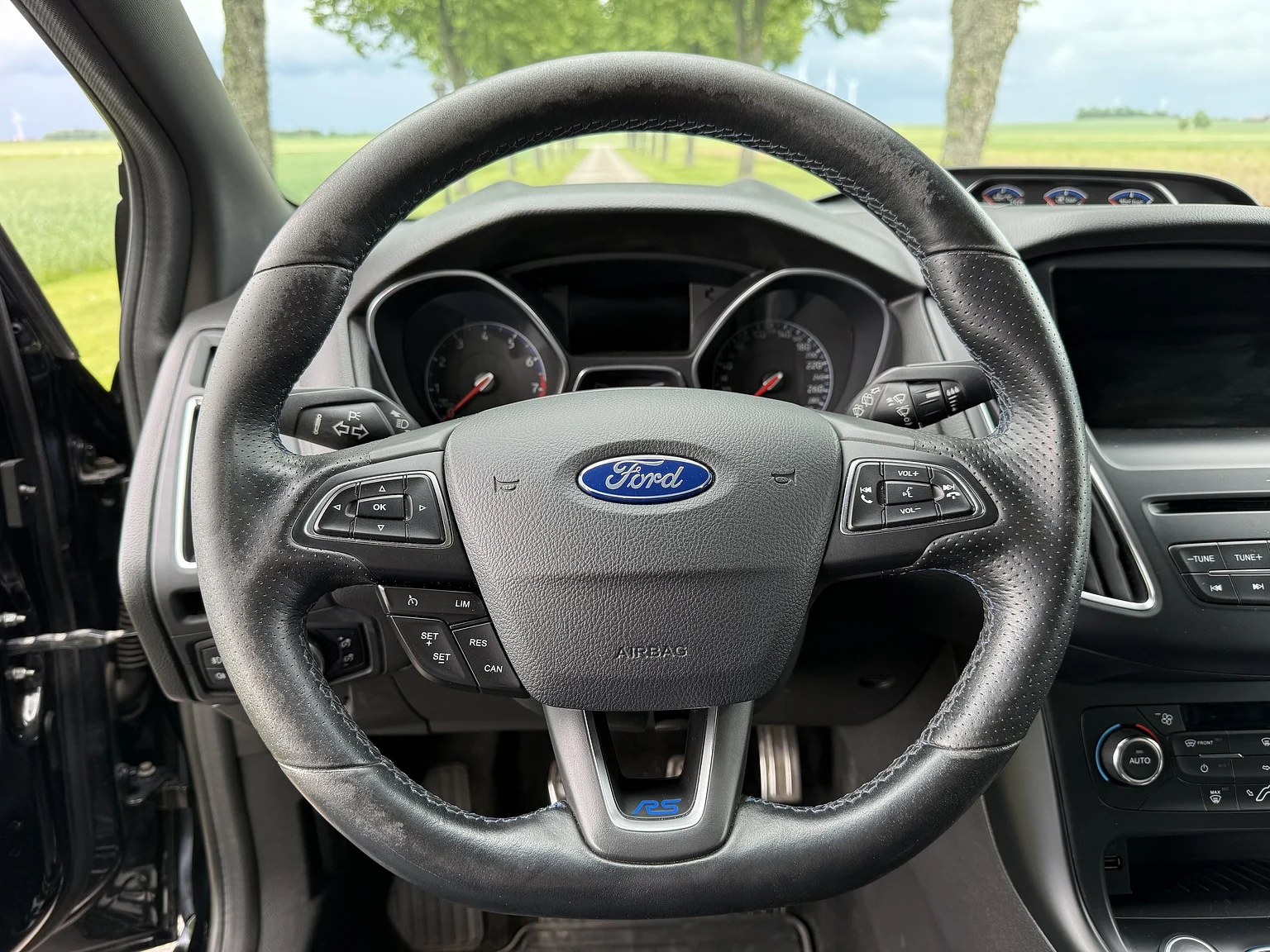 Interior image of 2016 Ford Focus RS (15)