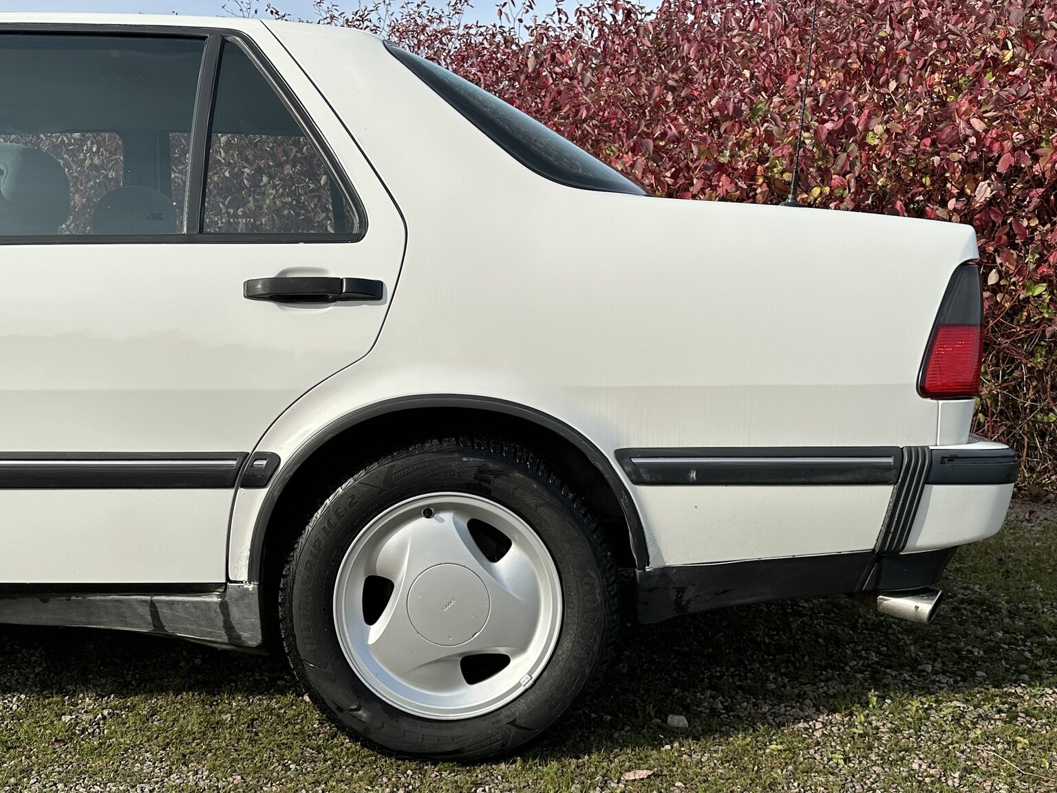 Exterior image of 1996 SAAB 9000