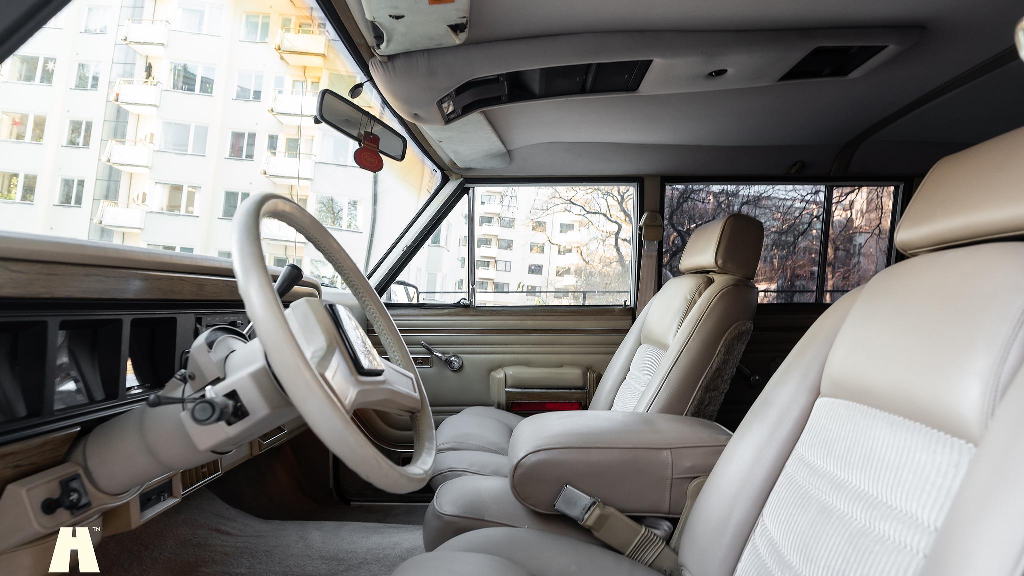 Innenraumfoto von 1991 Jeep Grand Wagoneer 1991 (2)