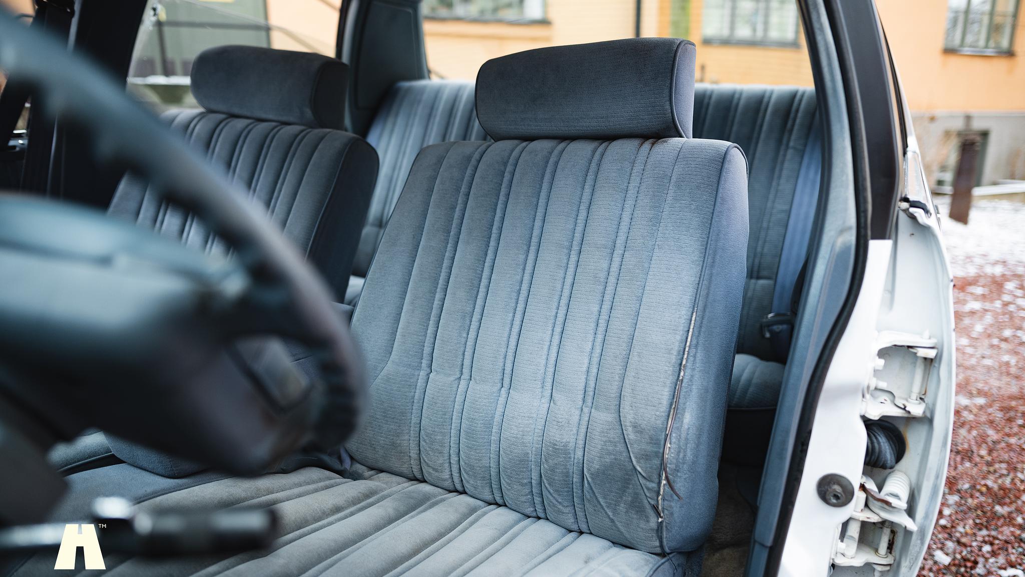 Interior image of 1994 Oldsmobile Cutlass Ciera Sedan 3.1 (22)