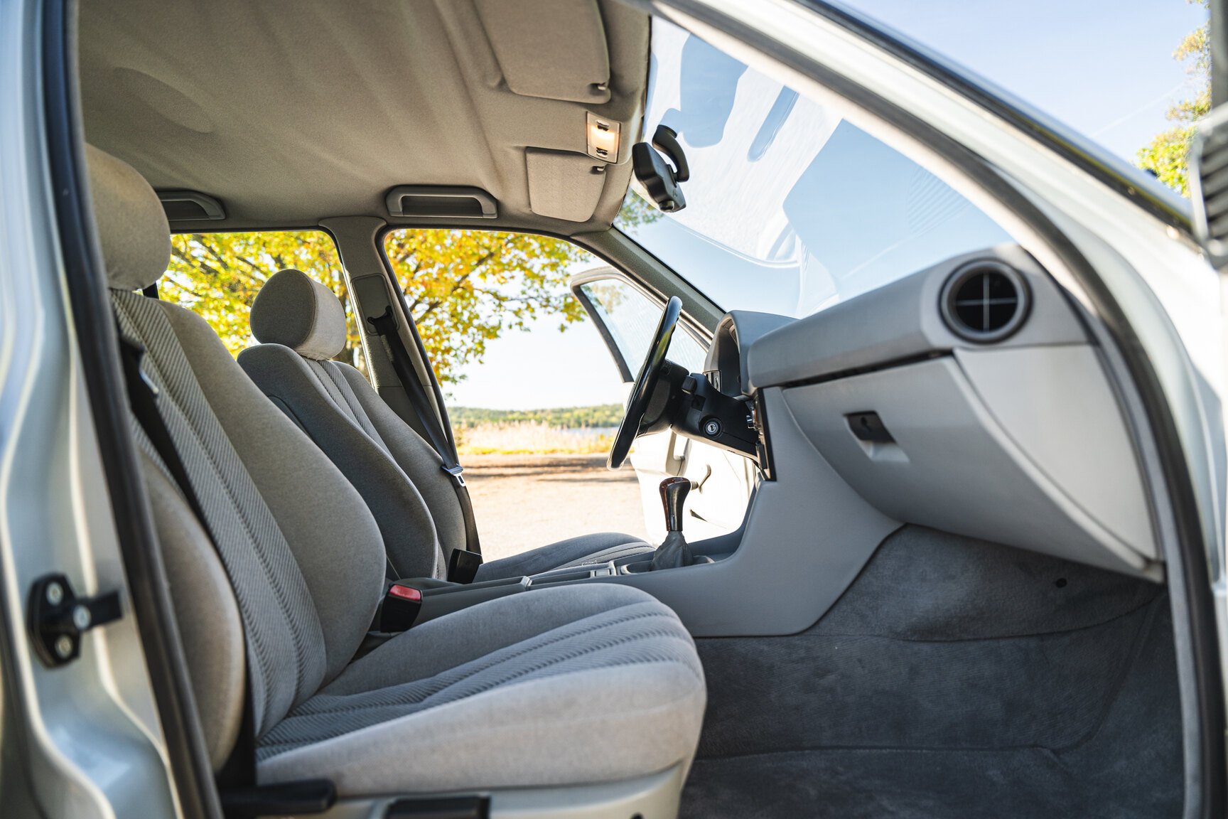 Interior image of 1994 BMW 520i E34
