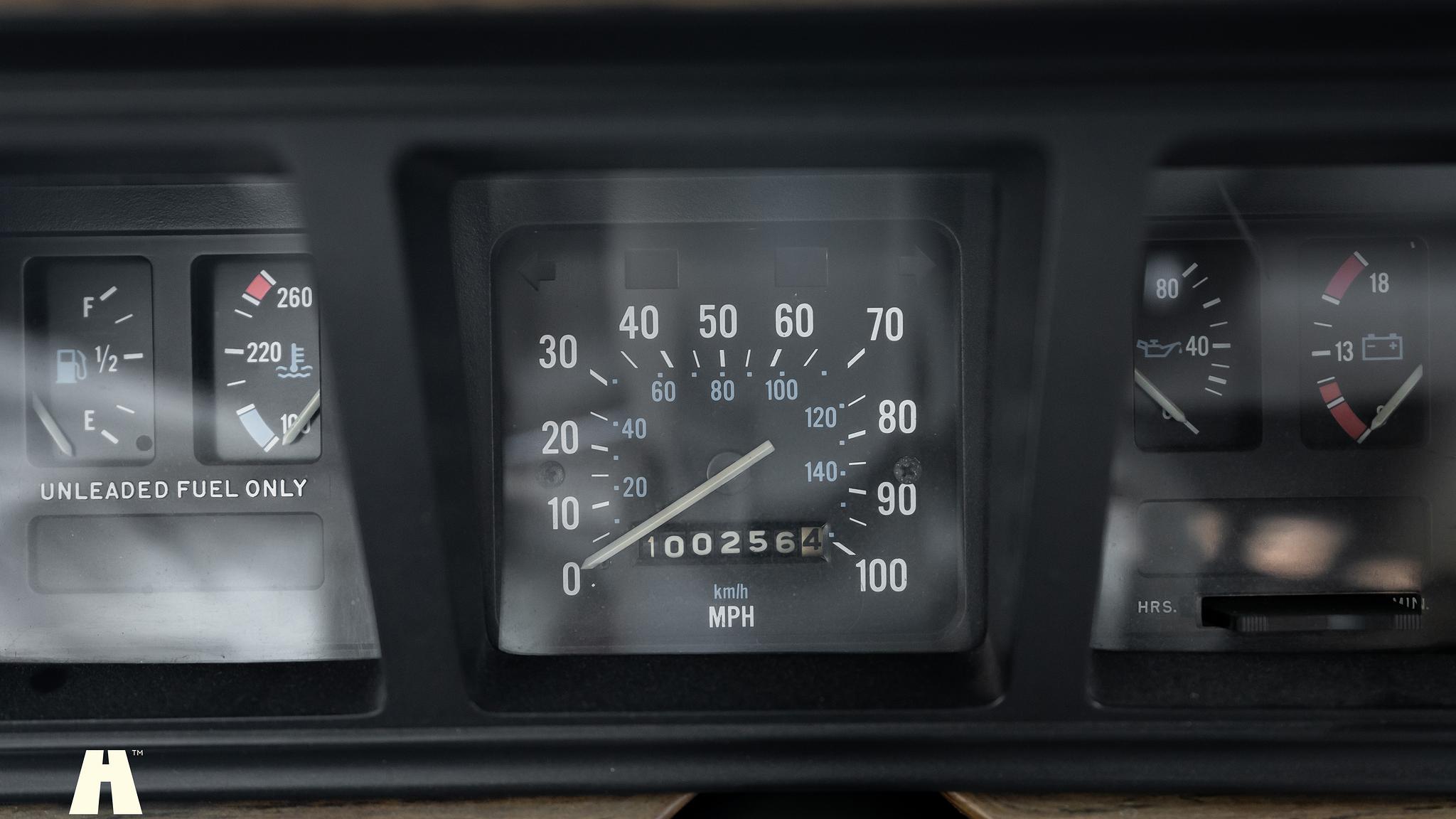 Interiörbild 1991 Jeep Grand Wagoneer 1991 (7)