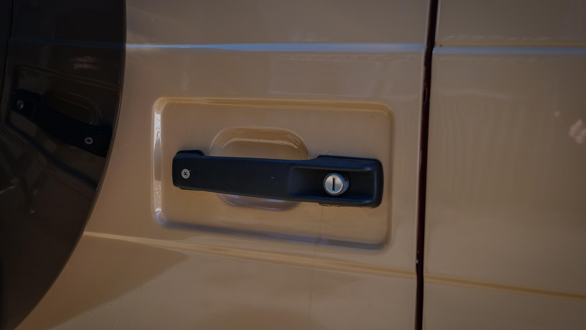 Exterior image of 1991 Mercedes-Benz G 230