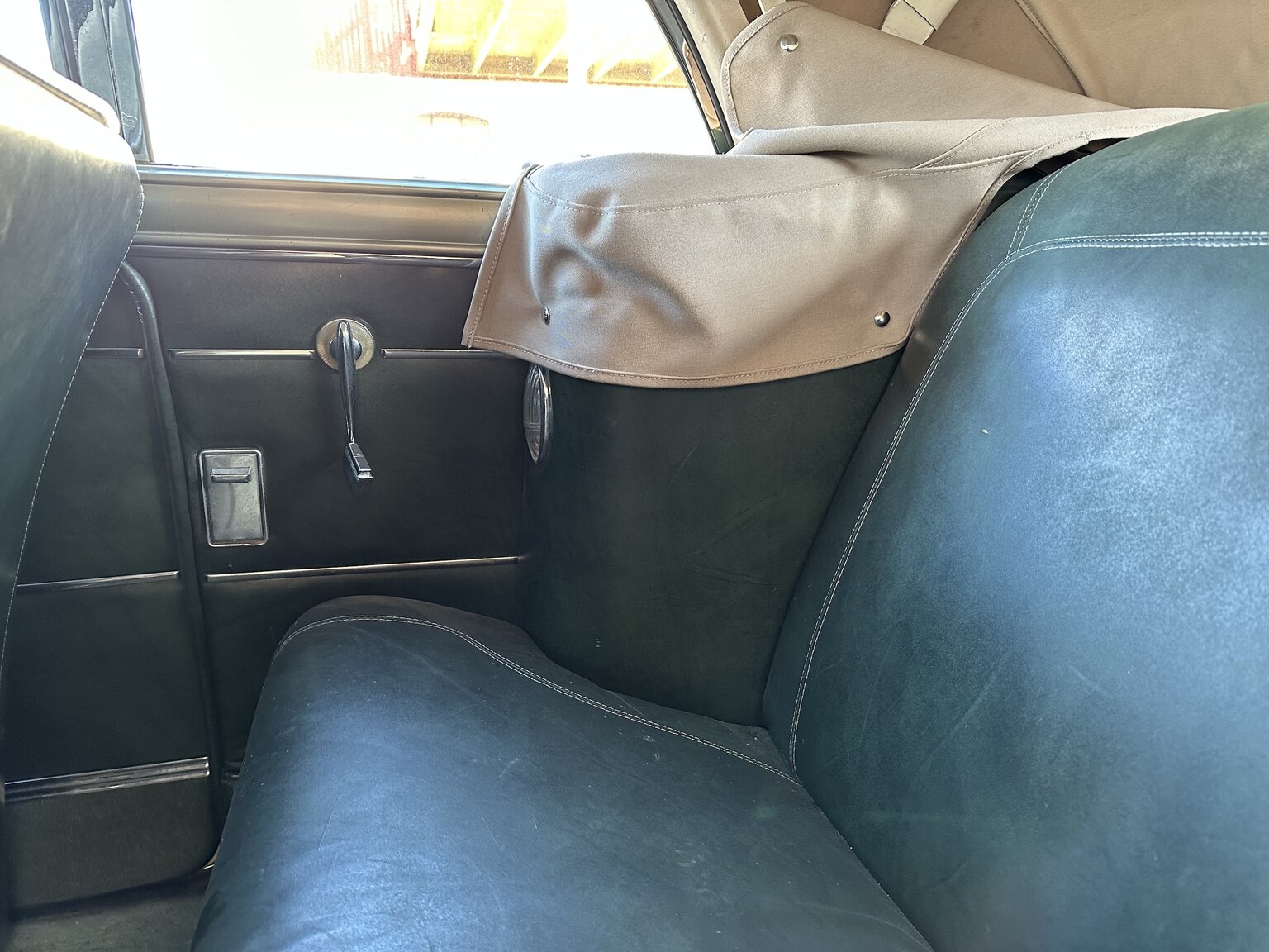 Interiörbild 1950 Chrysler Windsor Convertible (18)