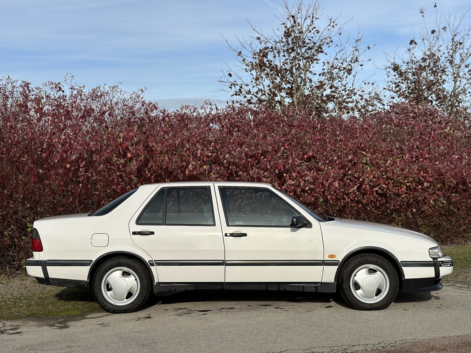 Exterior image of 1996 SAAB 9000