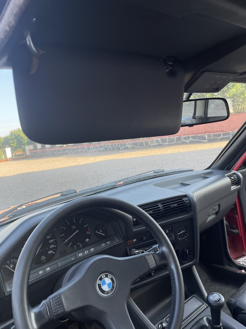 Interiörbild 1987 BMW 320i