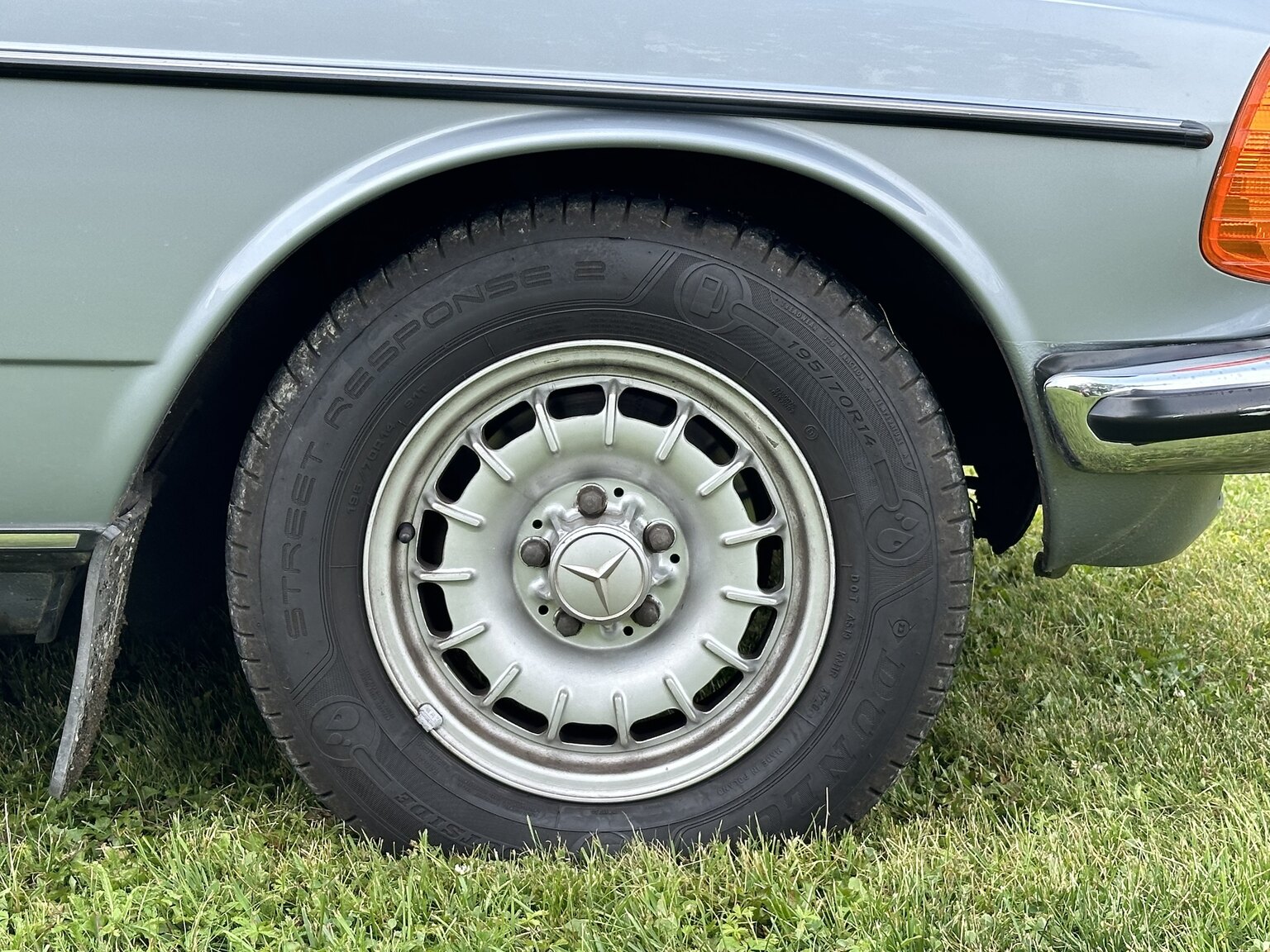 Exteriörbild på 1984 Mercedes-Benz 230 CE