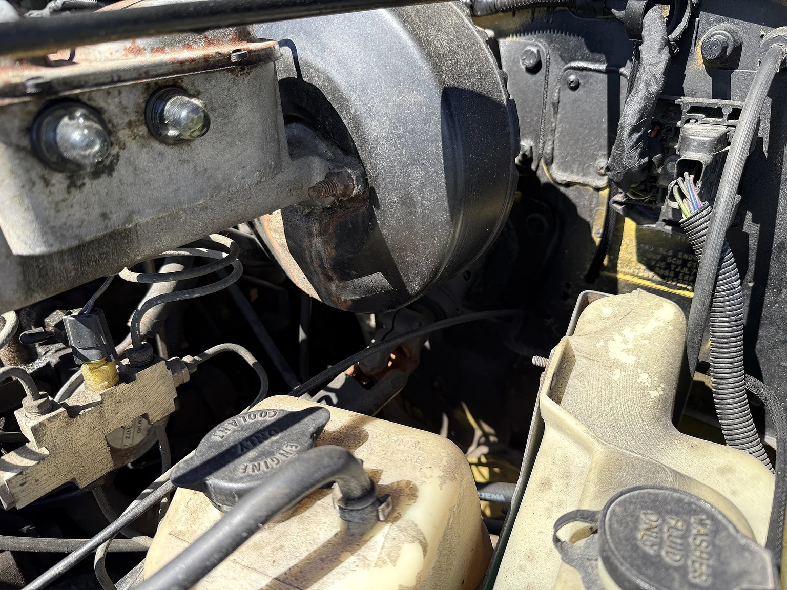 Image of 1990 Jeep Wrangler Islander (11) mechanics