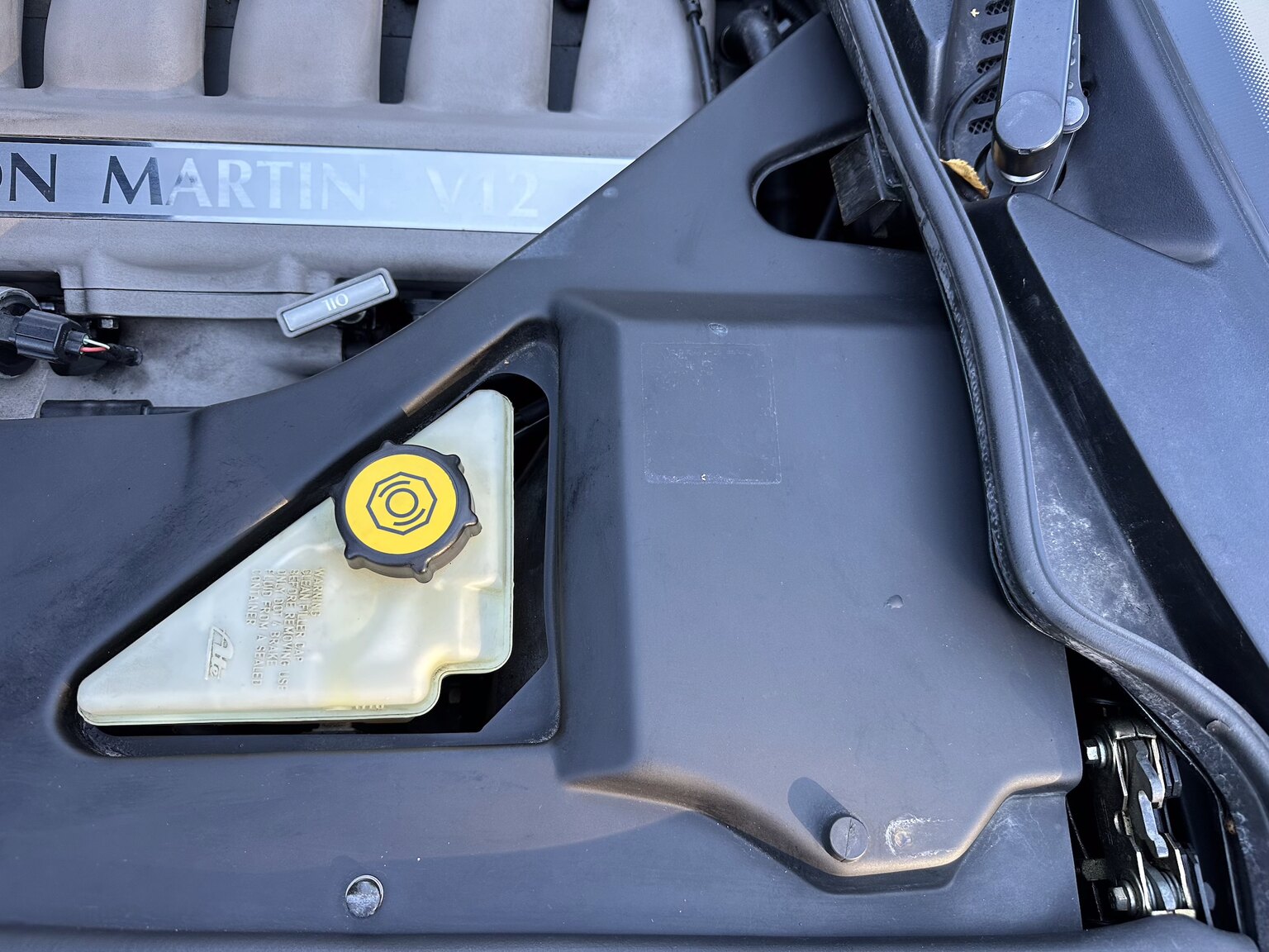 Image of 2003 Aston Martin DB7 mechanics