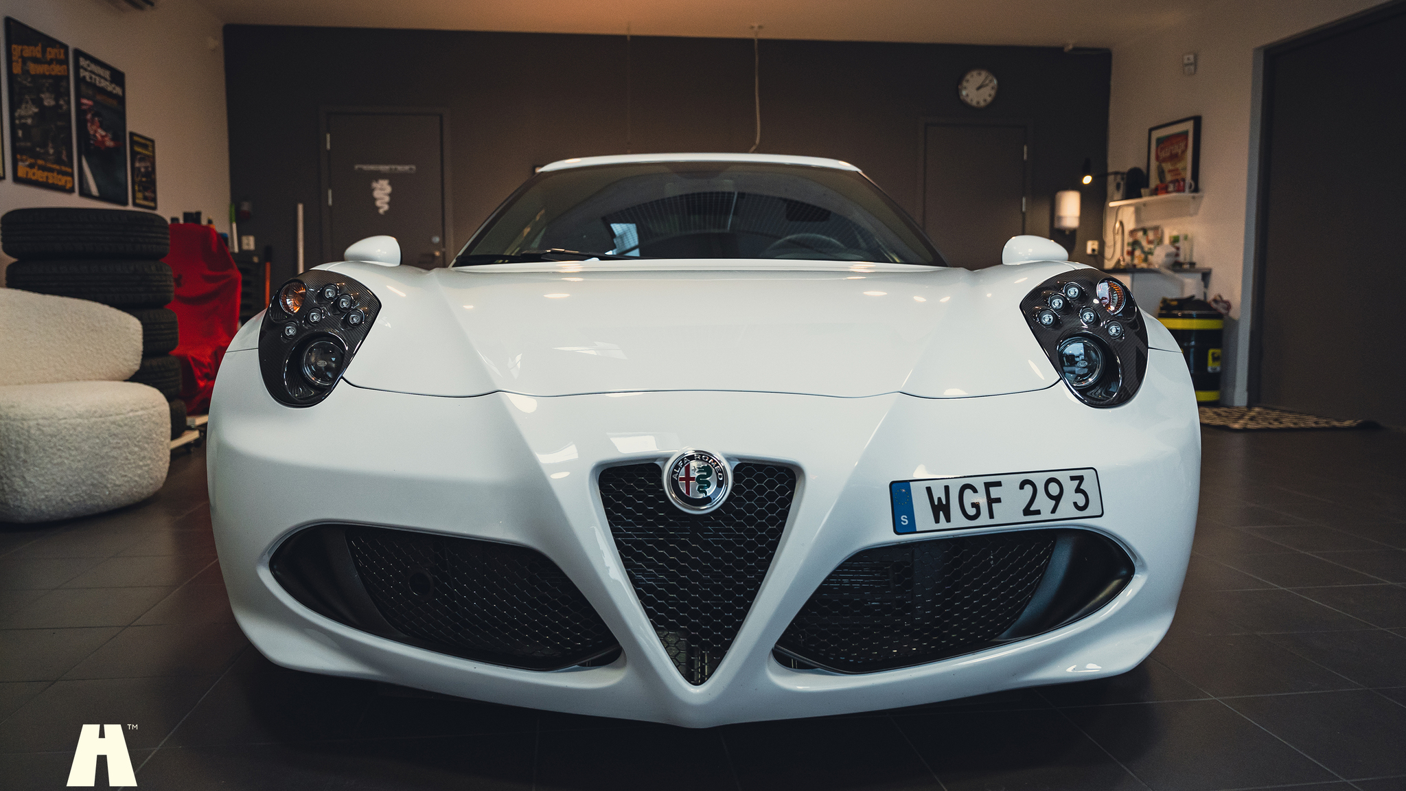 Exteriörbild på 2016 Alfa Romeo 4C (2)
